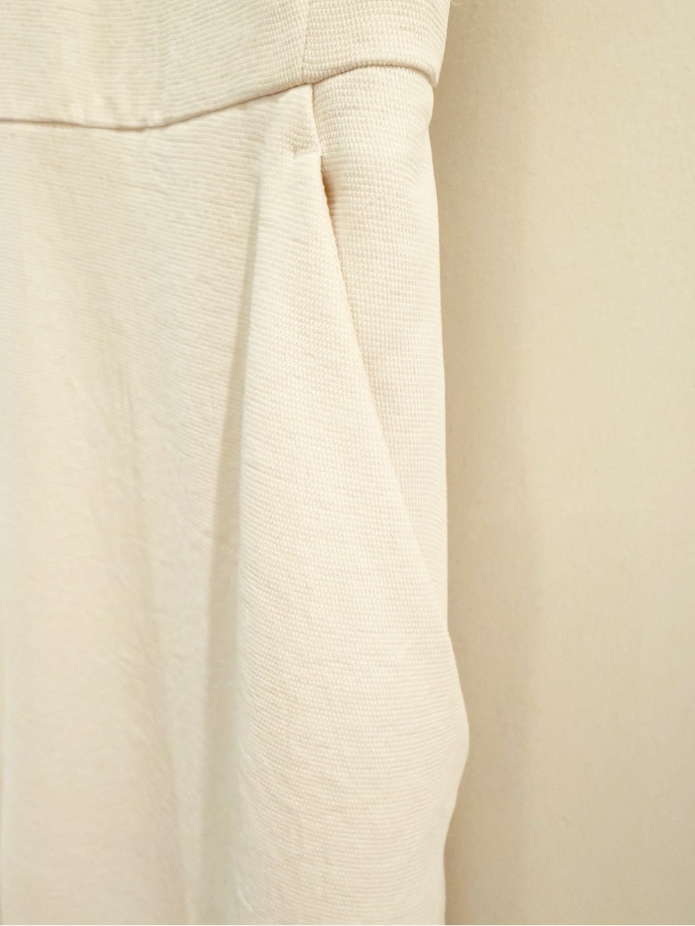 Aritzia Wilfred Ecoulement Cream & White Sleeveless Jumpsuit - Picture 9 of 16